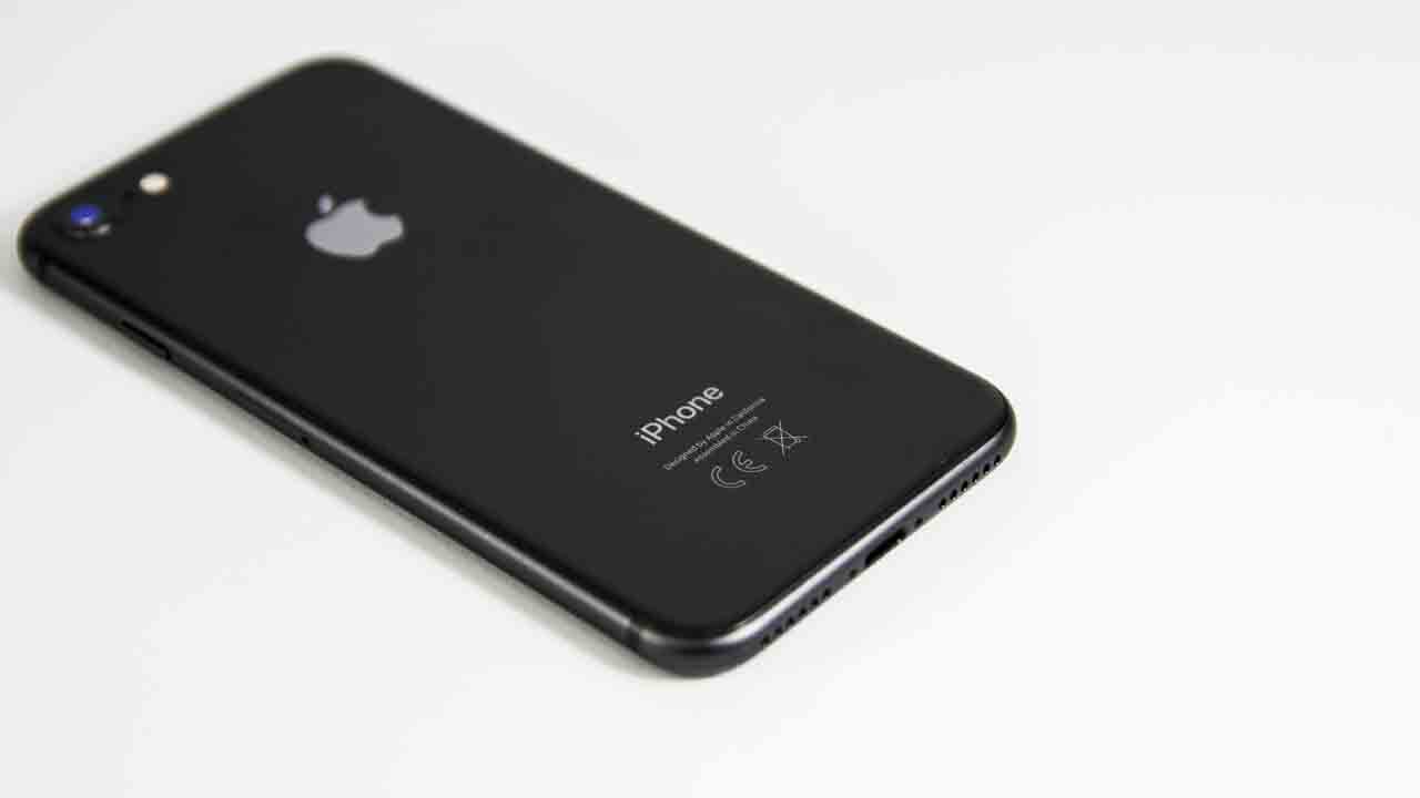 Non buttare il tuo iPhone perché c'é un negozio che li compra tutti